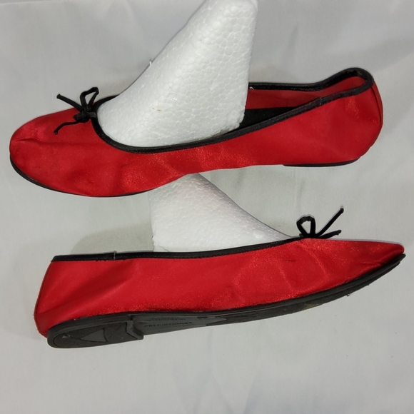 🍒 Red ballet flats with 🖤 black trim/bow details - Picture 6 of 7